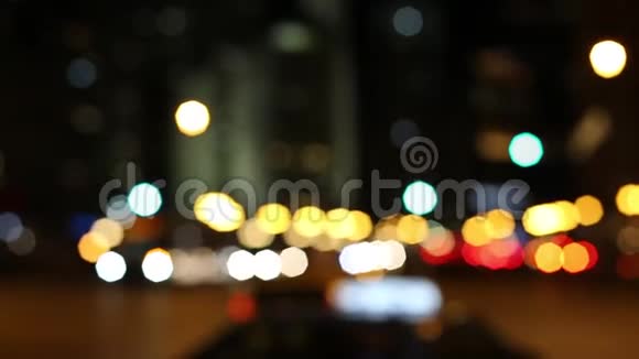 芝加哥的夜间交通信号灯不集中视频的预览图