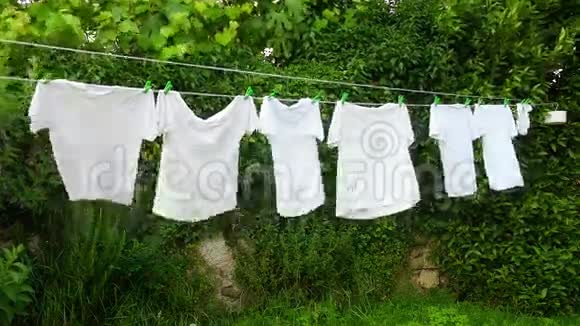 洗衣服晾干视频的预览图