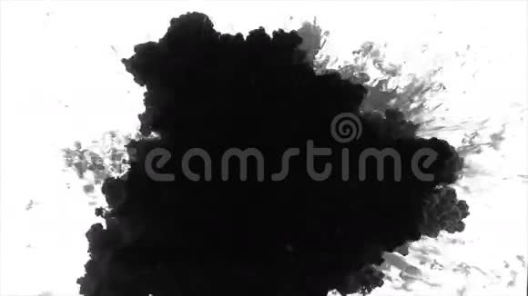 墨水掉在水里爆炸视频的预览图