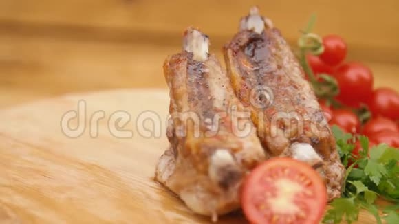 一块肉和西红柿视频的预览图