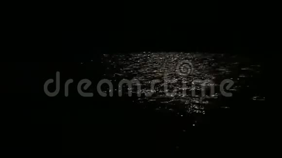 月球轨道上的水视频的预览图