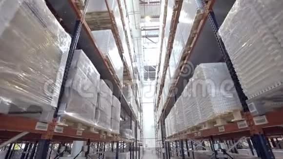 仓库装满货物视频的预览图