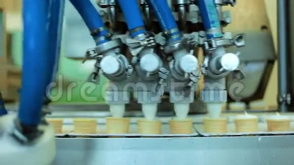 食品加工设备华夫饼圆锥加冰淇淋生产线视频的预览图