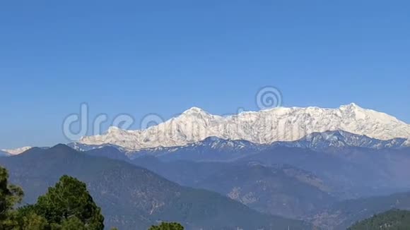 喜马拉雅山北部山区的自然景观视频的预览图