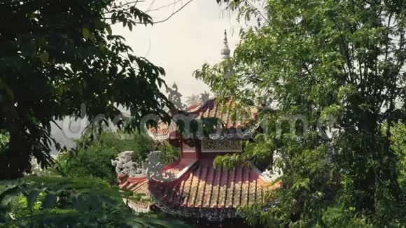佛寺的屋顶视频的预览图