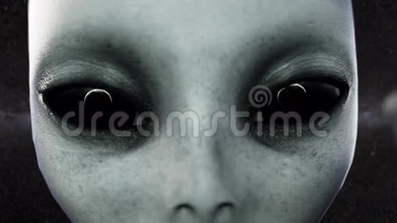 外星人睁开眼睛行星地球反射在眼睛里UFO未来主义概念影院4k动画视频的预览图