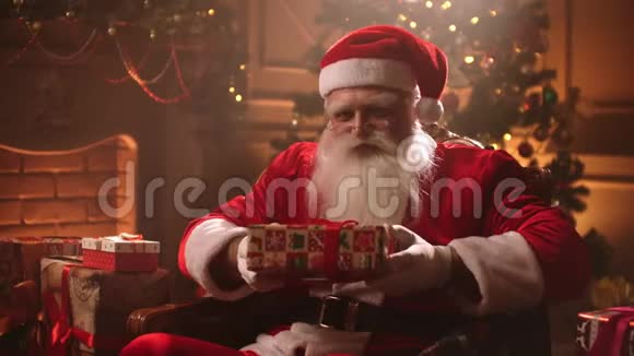 圣诞老人送的神奇礼物视频的预览图