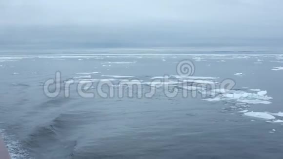 巨大的冰海和天空视频的预览图