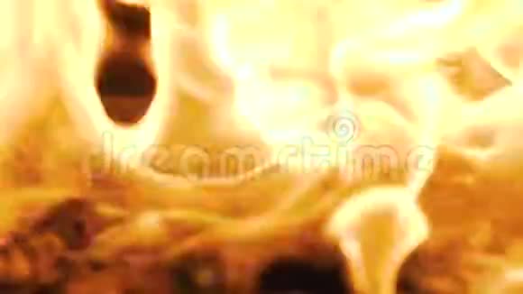 火焰和灰烬特写视频的预览图