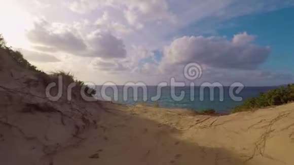 沙子和海洋视频的预览图