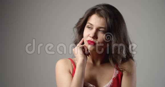 红唇女画像视频的预览图