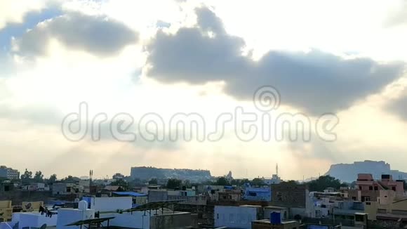 印度乔德普尔市概况日落和云景镜头视频的预览图