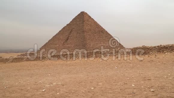 吉萨的曼卡雷金字塔视频的预览图