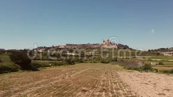 山上的老城堡视频的预览图