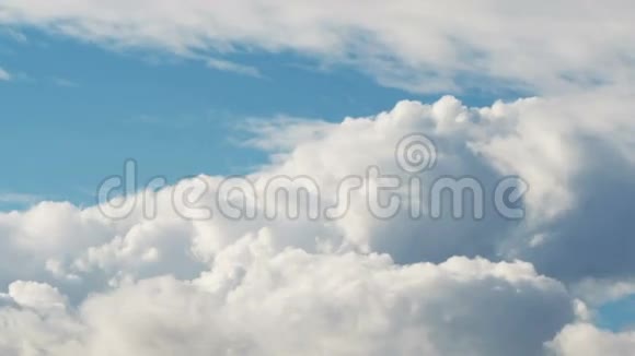 乘着夏日的云飞过来视频的预览图