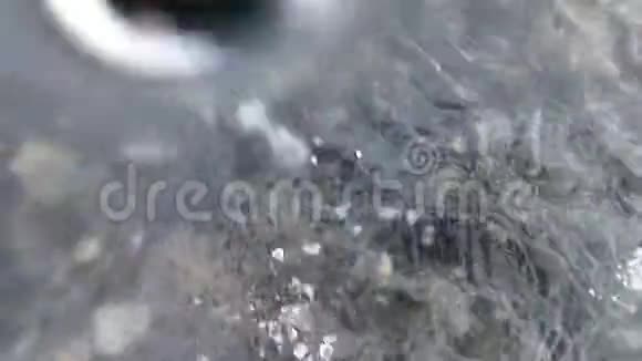 海底的POV石视频的预览图
