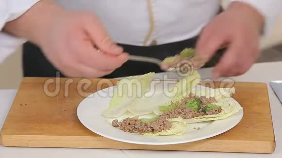 热碎猪肉沙拉视频的预览图