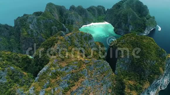 泻湖的空中景色视频的预览图