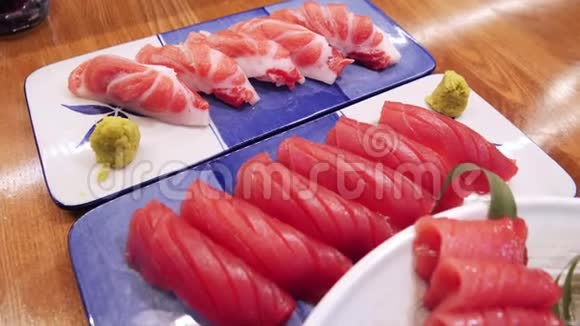 鱼寿司和生鱼片视频的预览图