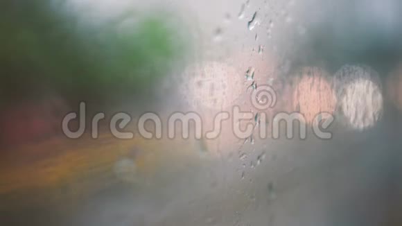 雨中的交通视频的预览图