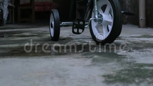 三轮车自行车辉煌视频的预览图