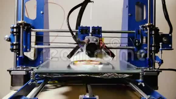 3D打印机用塑料薄膜印刷红杯的时序视频的预览图