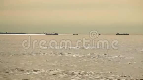 平静的海景视频的预览图