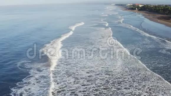 海浪海滩视频的预览图