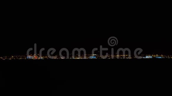 夜晚的城市灯光来自一艘船视频的预览图