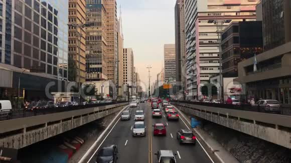 巴西圣保罗保利斯塔大道延时2017年8月高峰时间视频的预览图