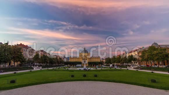 在克罗地亚萨格勒布的托米斯拉夫国王广场全天到晚上欣赏艺术展馆视频的预览图