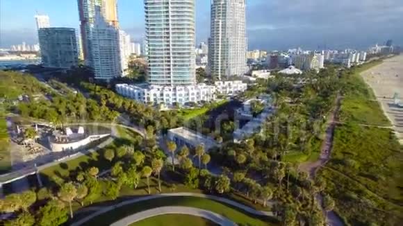 迈阿密海滩的时空飞行视频的预览图