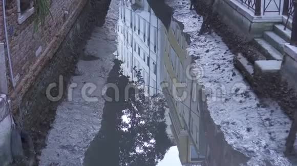 威尼斯运河无水带泥视频的预览图