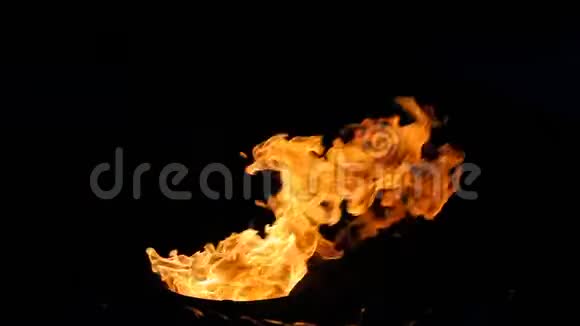 一团火焰逼近视频的预览图