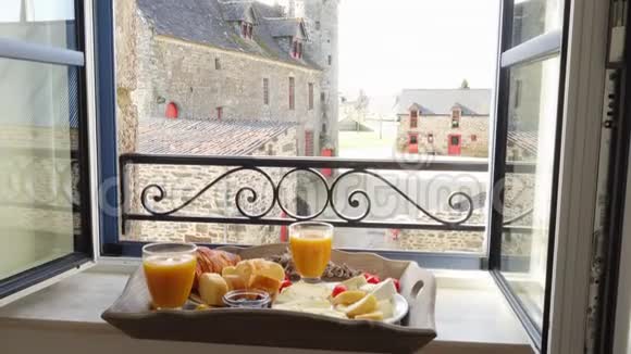 法式早餐托盘视频的预览图