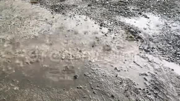 在乡下下雨视频的预览图