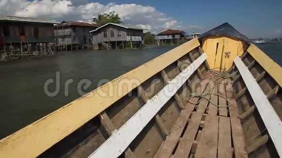 英尔湖的木船视频的预览图