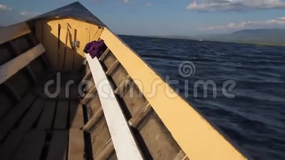 英尔湖的木船视频的预览图