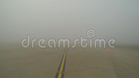 机场跑道雾视频的预览图