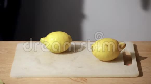 切柠檬片视频的预览图