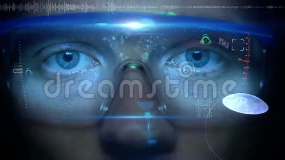 带有代码和信息全息图的未来主义监视器眼胡德动画未来概念视频的预览图