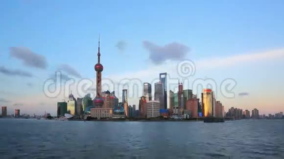 上海从白天到晚上放大时间视频的预览图