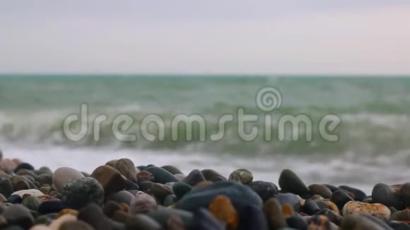 波浪在黑海海滩上视频的预览图