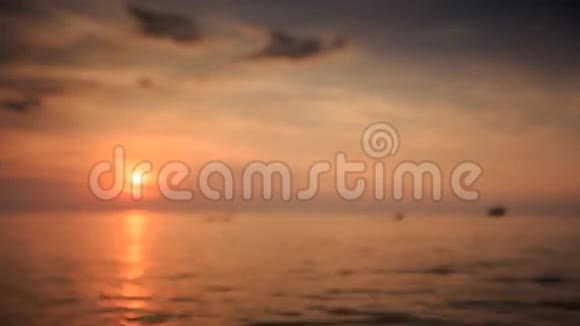 日落时海水漂流剪影视频的预览图