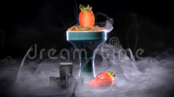 甜蜜的草莓烟视频的预览图