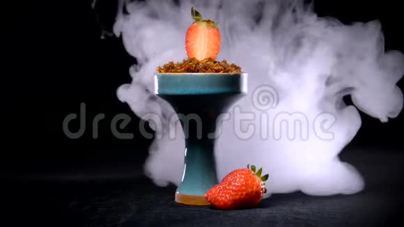 甜蜜的草莓烟视频的预览图