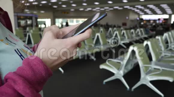 在机场使用互联网视频的预览图