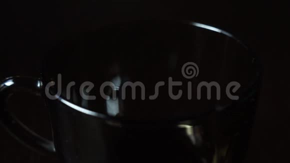 黑杯咖啡豆视频的预览图