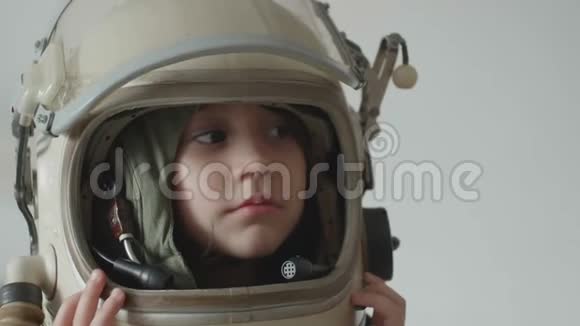 小宇宙人的肖像视频的预览图