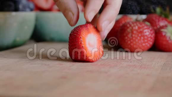 切片草莓视频的预览图